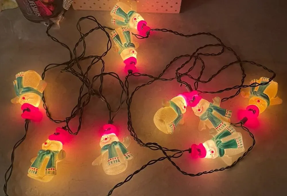 Vintage 10Pc 3.5” Snowman Blow Mold String Lights ..Lights Tested Works